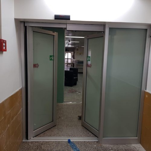 דלת טלסקופית עם מערכת מילוט 2