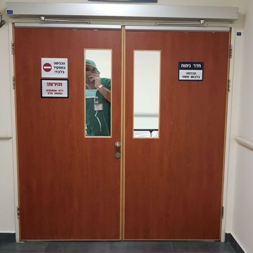 דלת ציר אוטומטית (2)